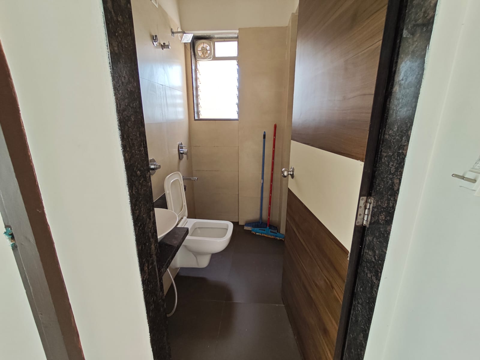 2 BHK FLAT FOR SALE IN VILE PARLE EAST