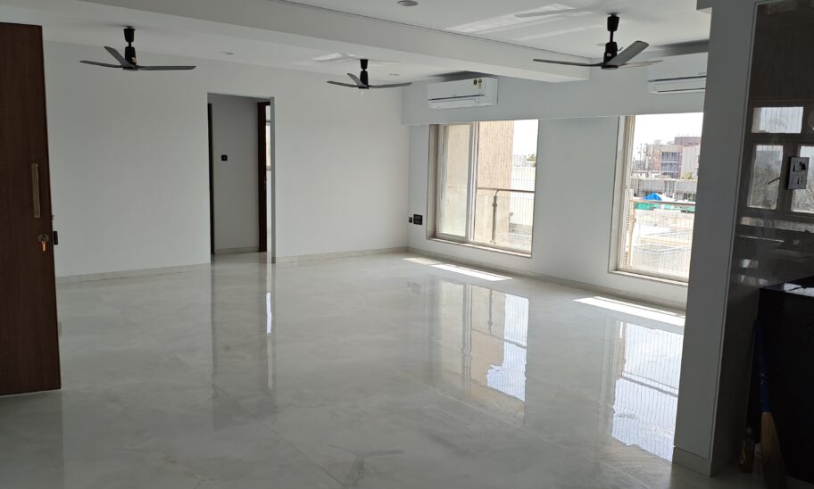 4 Bhk Flat For Rent in Vile Parle West, Mumbai