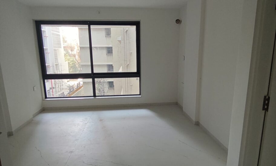 FLAT FOR SALE IN VILE PARLE EAST