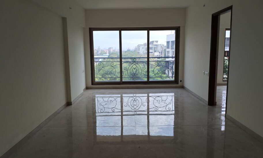 FLAT FOR SALE IN VILE PARLE WEST